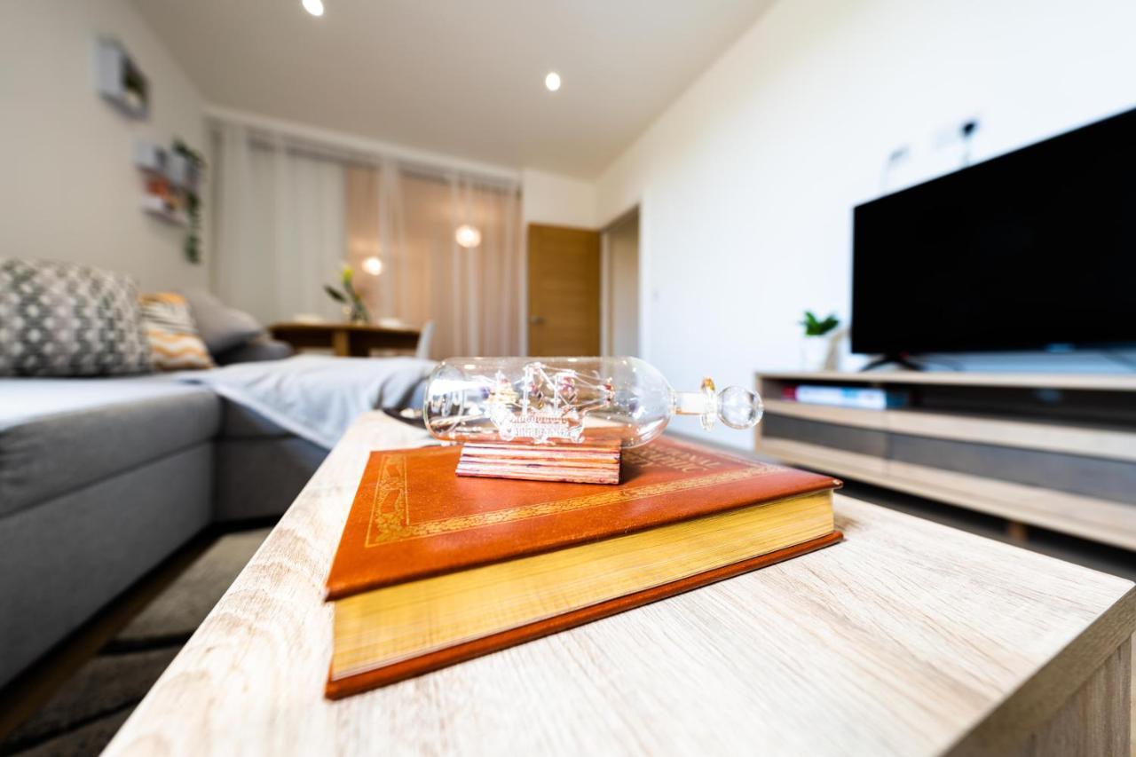 Mission Wave - Venture Apartment Стейнс Экстерьер фото