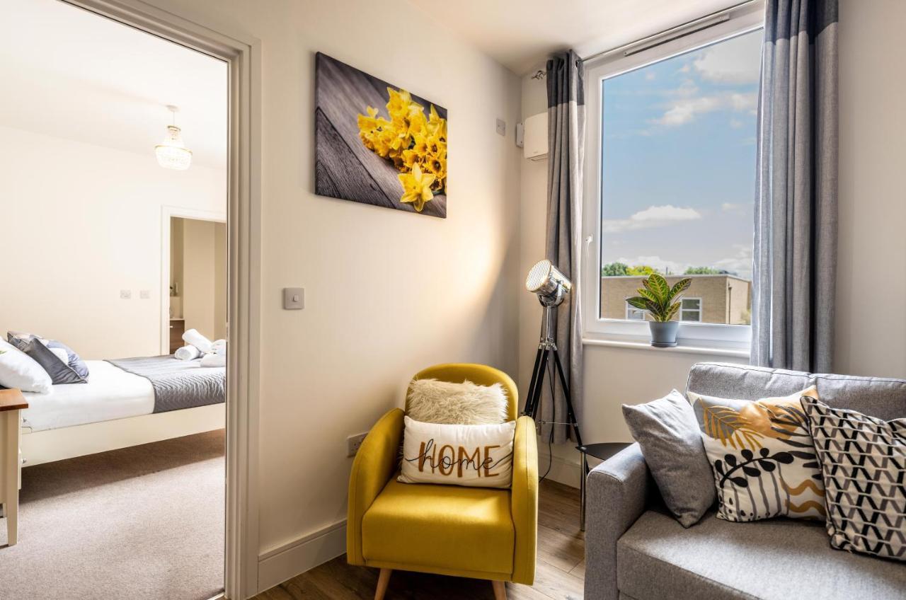 Mission Wave - Venture Apartment Стейнс Экстерьер фото
