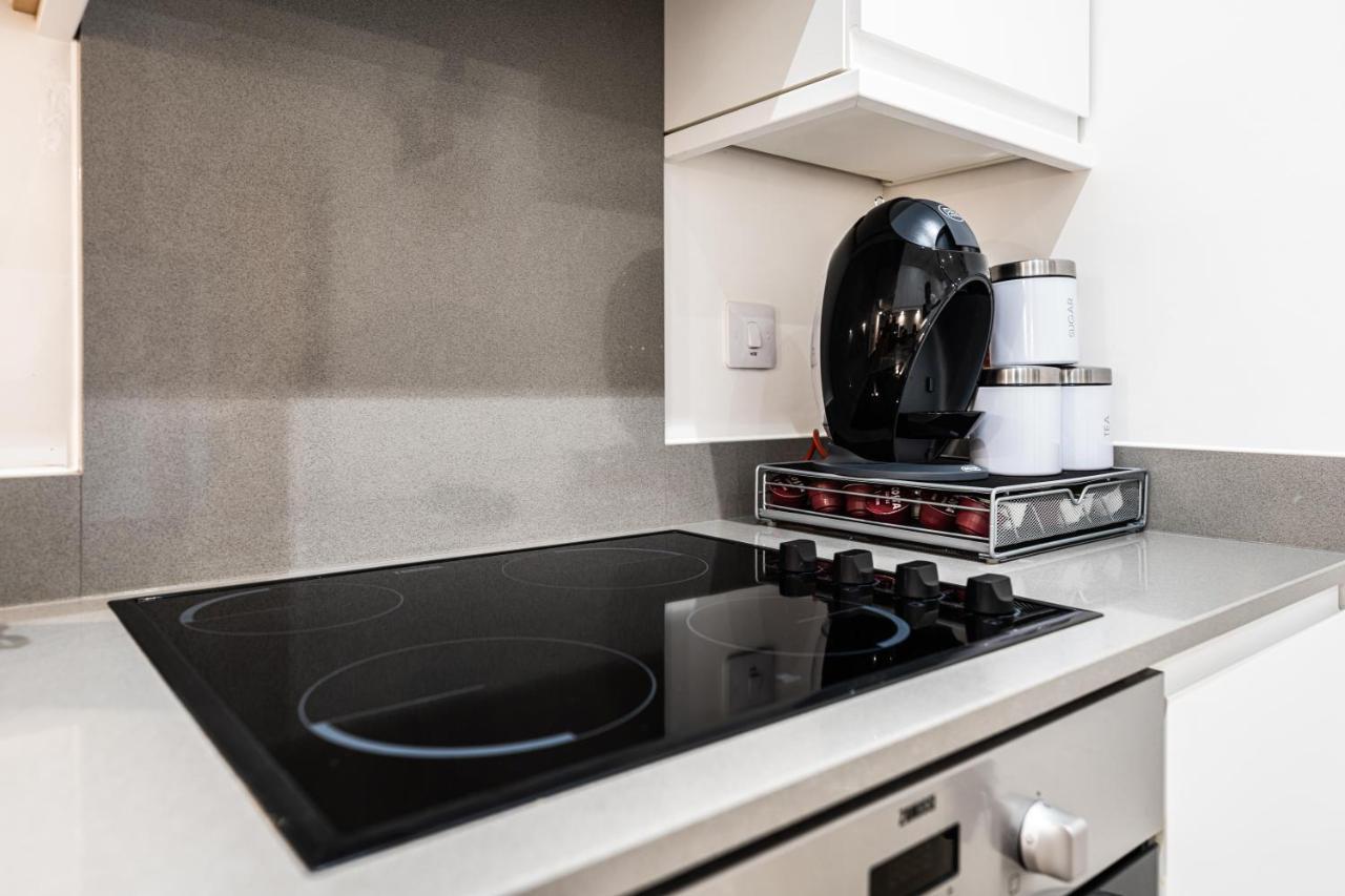 Mission Wave - Venture Apartment Стейнс Экстерьер фото