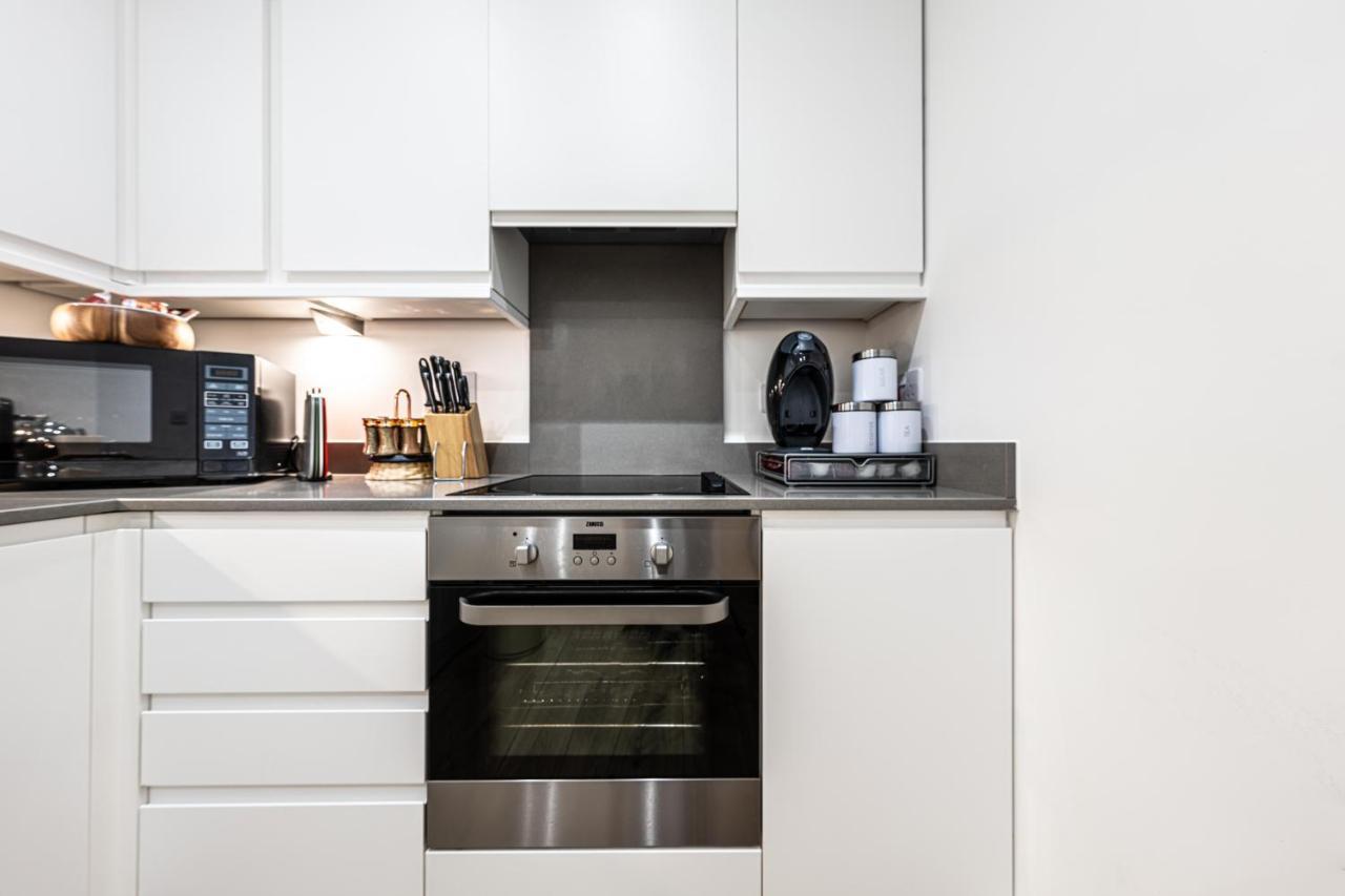 Mission Wave - Venture Apartment Стейнс Экстерьер фото